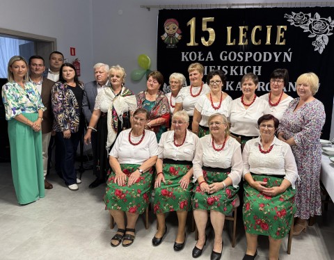 jubileuszowe wspólne zdjęcie z członkiniami KGW
